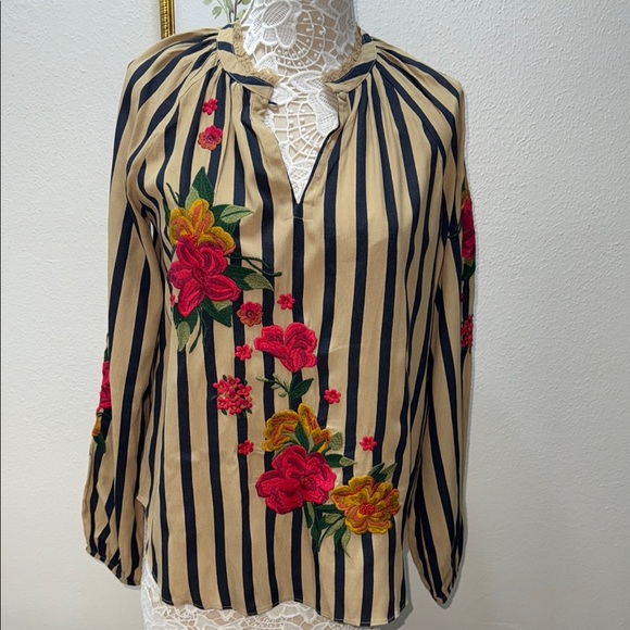 Cream and Black Long Sleeve Graphic Blouse with Mandarin Collar - Picture 1 of 8